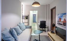 Be Queen-Your Urban Stay
